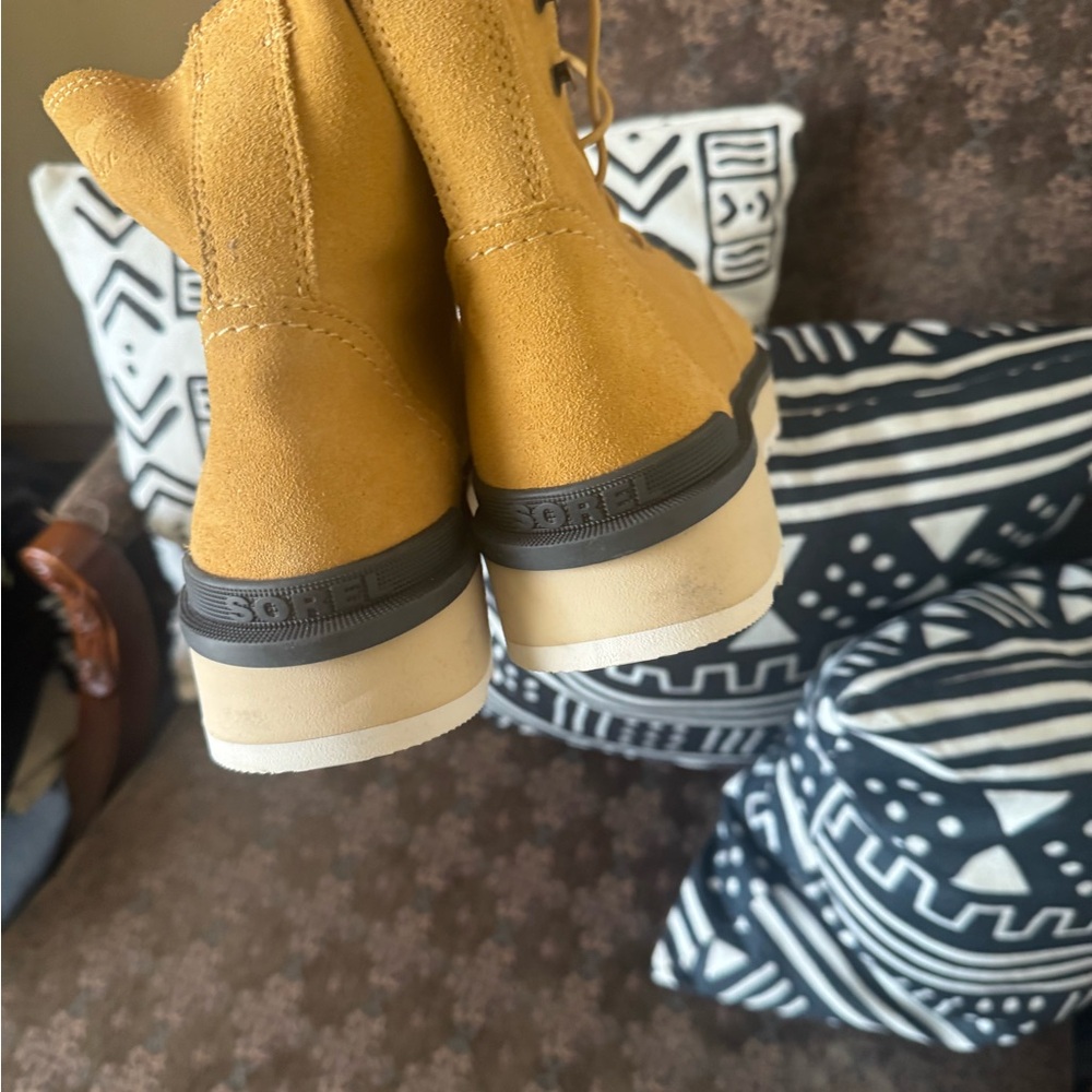 Stylish Tan Lace-Up Boots - Picture 3 of 3